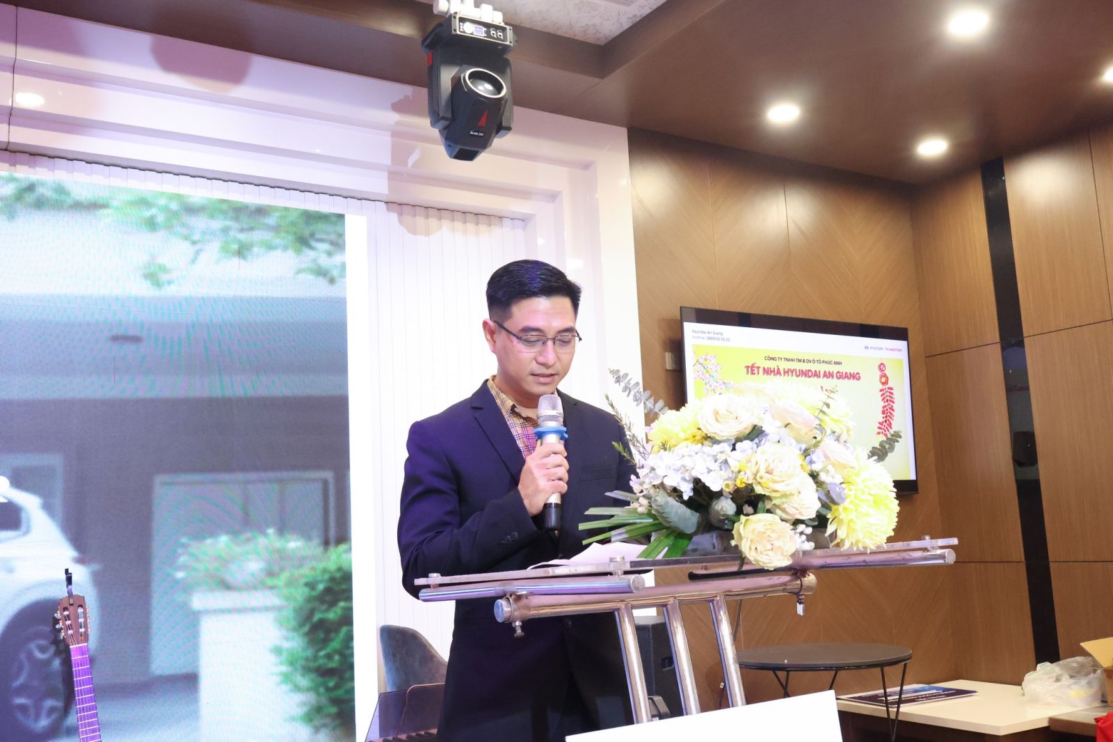 Ông Huỳnh Tấn Tài (Giám đốc Hyundai An Giang) đại diện phát biểu